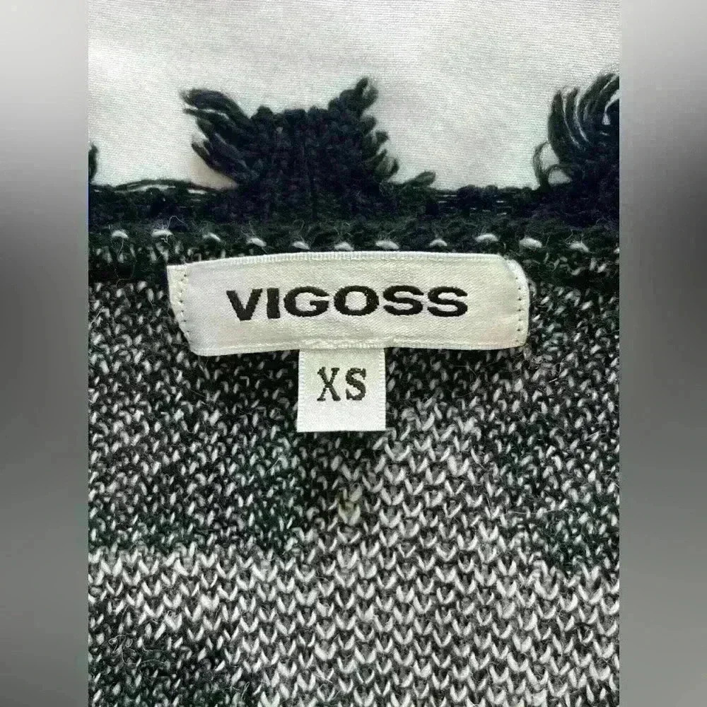 Vigoss Black and White Stars Raw Hem V Neck Sweater XS - Picture 6 of 10